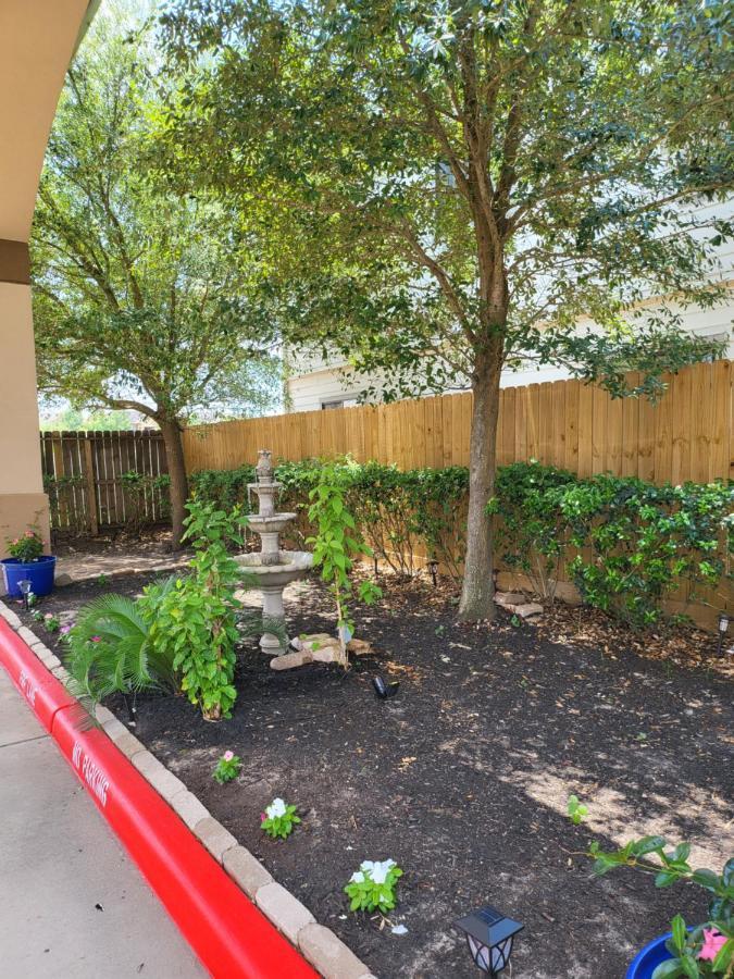 Palace Inn Sam Houston Race Park West Road מראה חיצוני תמונה